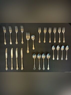 Oneida SSS Trinity Stainless Flatware 24 Pc. Set